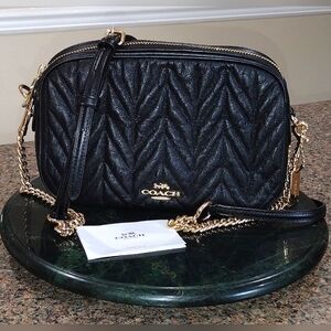 NWOT Coach isla Chain Quilting  leather